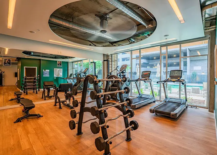 Posh 2bd - Dt - Gym, Pool, Parking -sleep 8 Apartment Phoenix