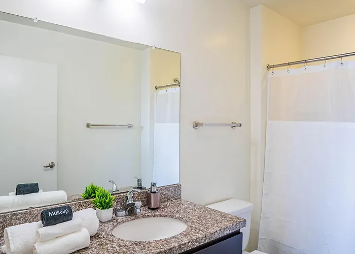 Posh 2bd - Dt - Gym, Pool, Parking -sleep 8 *