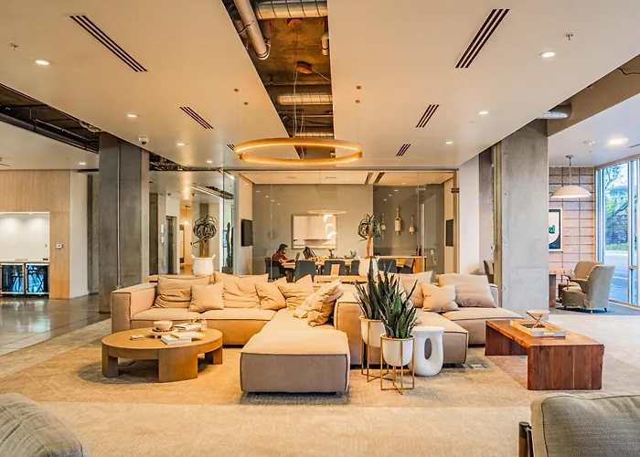 Apartment Posh 2bd - Dt - Gym, Pool, Parking -sleep 8 *