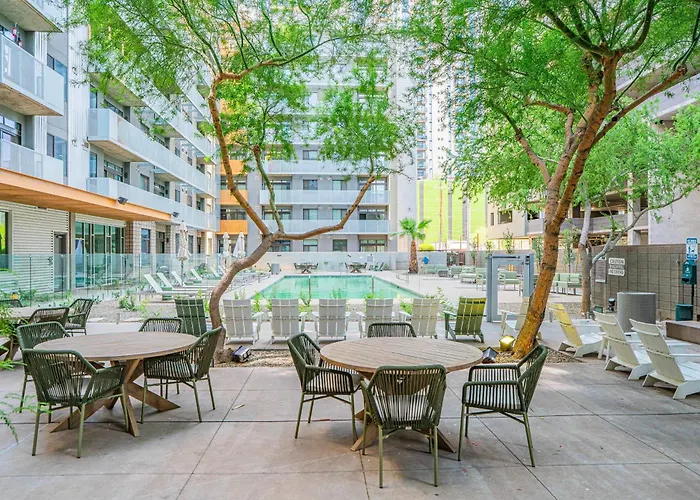 Posh 2bd - Dt - Gym, Pool, Parking -sleep 8 Phoenix