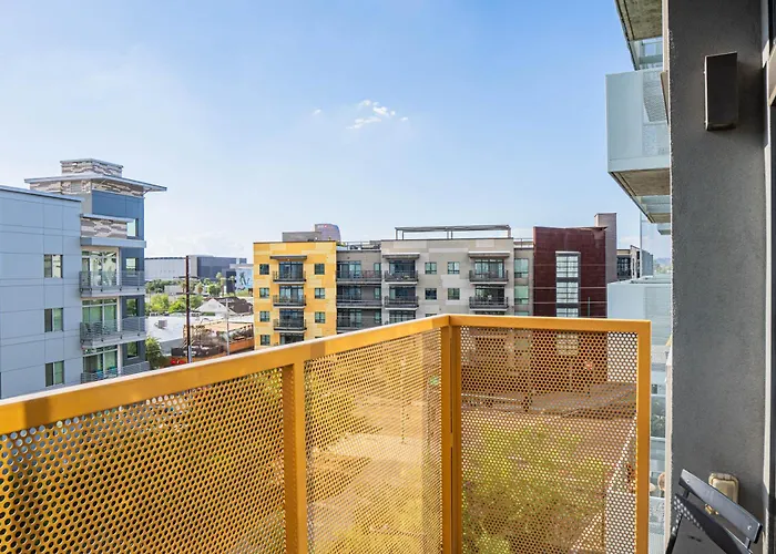 Posh 2bd - Dt - Gym, Pool, Parking -sleep 8 Phoenix
