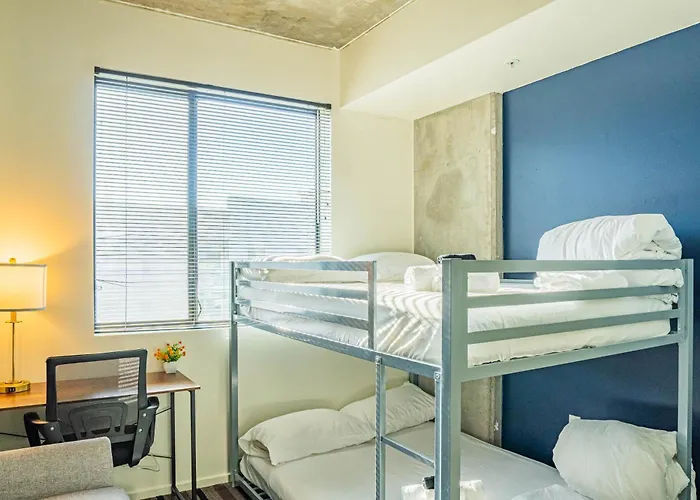 Posh 2bd - Dt - Gym, Pool, Parking -sleep 8 * Phoenix